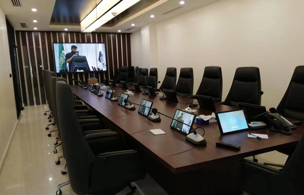 Sistem persidangan Audio pintar untuk bangunan pejabat di arab Saudi