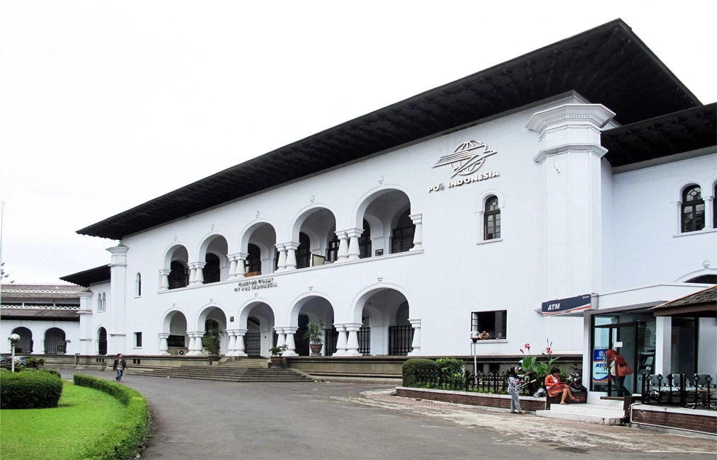 Sistem persidangan tanpa kertas untuk muzium Pos Indonesia